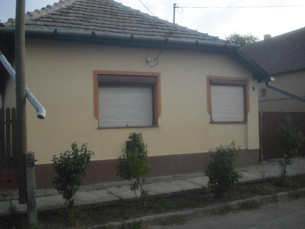 Egyek, Kurucz utca 8: lakóház · 437 500 Ft – árverés