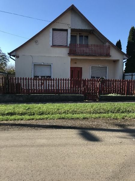 Gyöngyösoroszi, Móricz Zsigmond utca 46: lakóház · 1 770 000 Ft