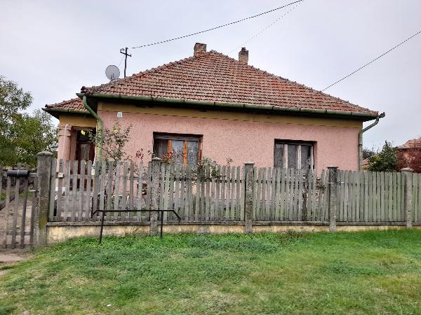 Újszilvás, Kölcsey Ferenc utca 54: lakóház · 1 137 500 Ft – árverés