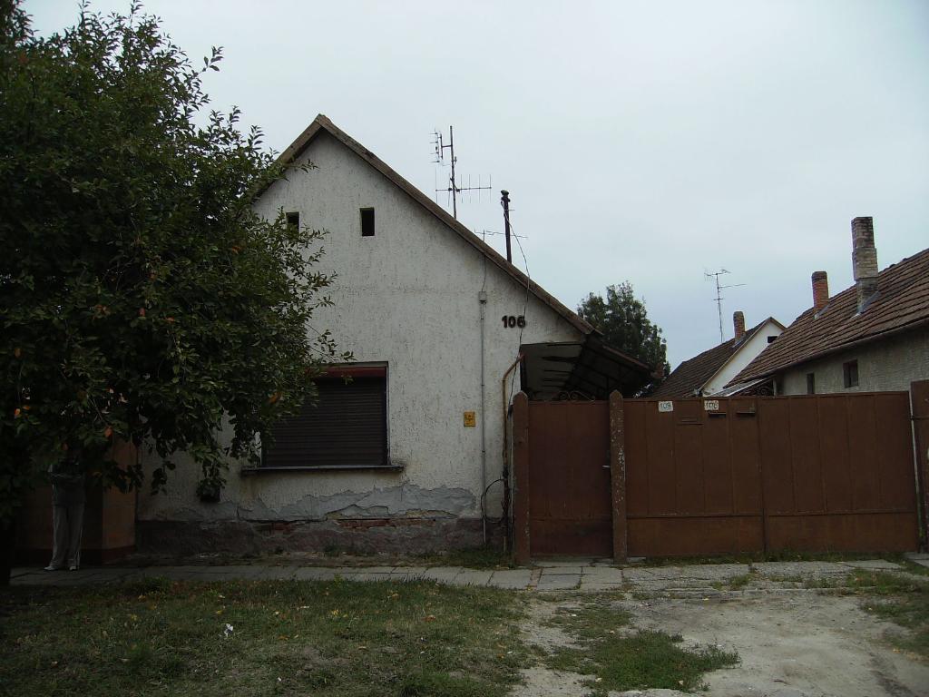 Bátaszék, Kossuth Lajos utca 106.: lakóház · 1 125 000 Ft – árverés
