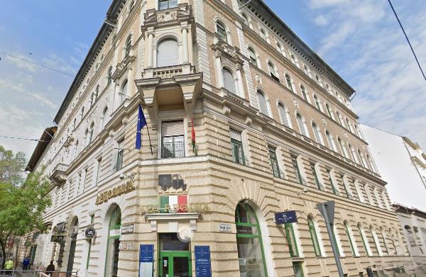 Budapest, Podmaniczky utca 18. 3. Emelet 16a