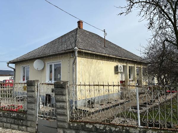 Kesznyéten, Kossuth utca 19: lakóház · 2 065 000 Ft – árverés
