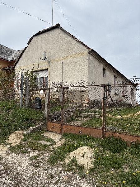 Nagyesztergár, Radnóti Miklós utca 88.: lakóház · 897 000 Ft – árverés