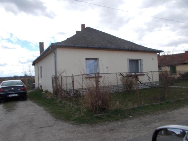 Siófok, Irinyi J. utca 26.: lakóház · 27 120 000 Ft – árverés