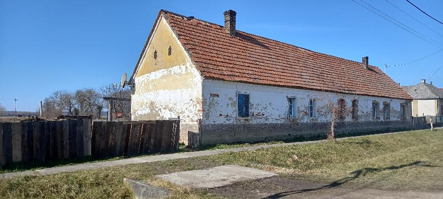 Kisdobsza, Fő utca