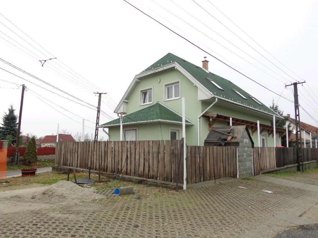 Mogyoród, Iskola utca