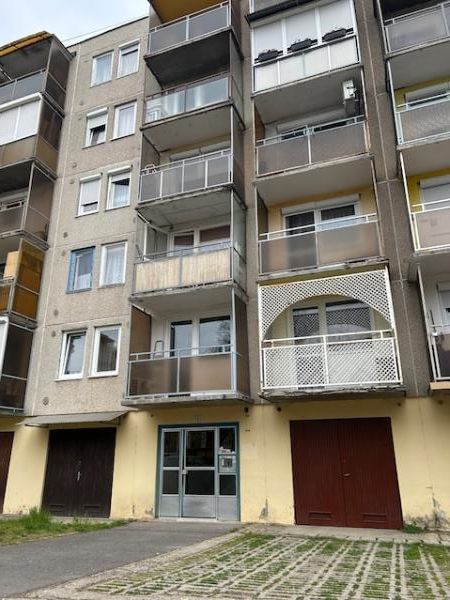 Kazincbarcika, Radnóti tér 12.