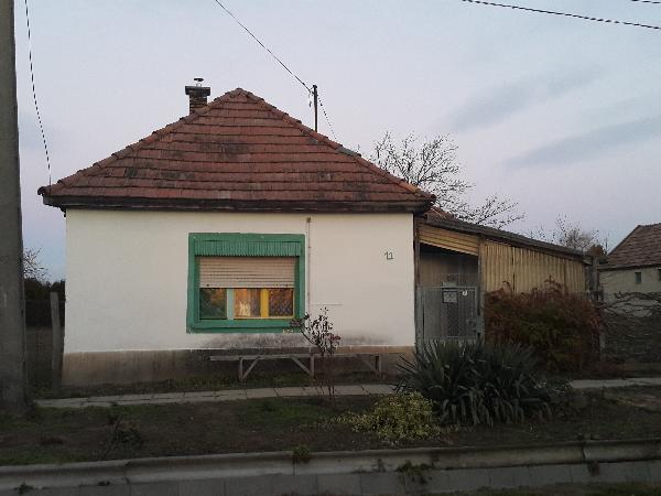 Lajoskomárom, Dózsa György utca 11: lakóház · 300 000 Ft – árverés