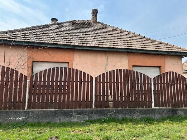 Sajószentpéter, Kazinczy Ferenc utca 13.: lakóház · 602 700 Ft