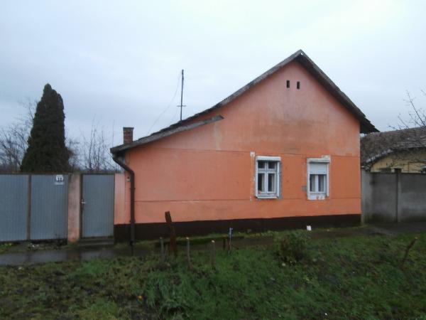 Pitvaros, Mezőhegyesi út 11.