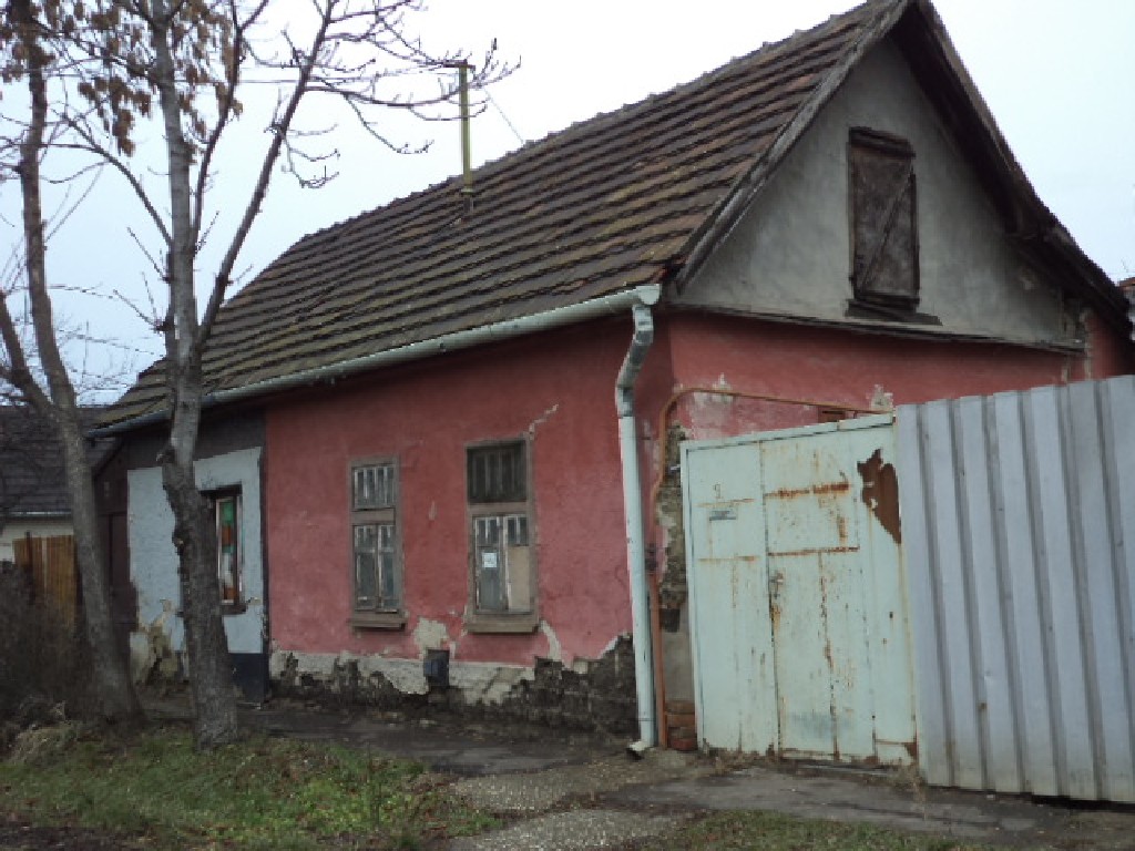 Szolnok, Rozgonyi utca 9.: lakóház · 270 000 Ft – árverés
