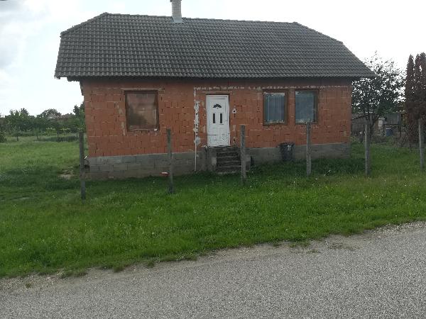 Nyáregyháza, Szegfű utca 2/b.: lakóház · 6 553 750 Ft – árverés