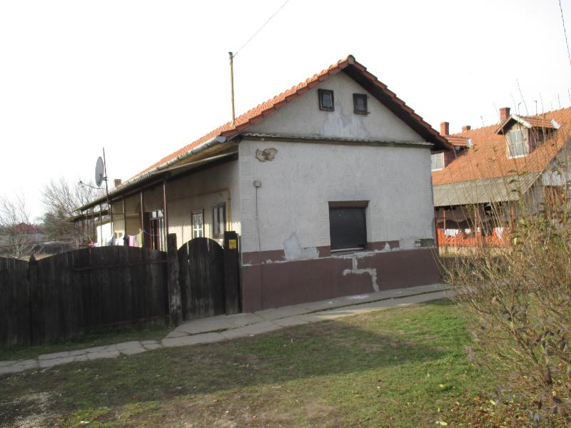 Kunmadaras, Bibó István utca 15.: lakóház · 320 000 Ft – árverés