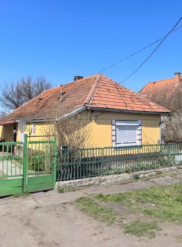 Erdőtelek, Árpád Fejedelem utca 3.: lakóház · 300 000 Ft – árverés