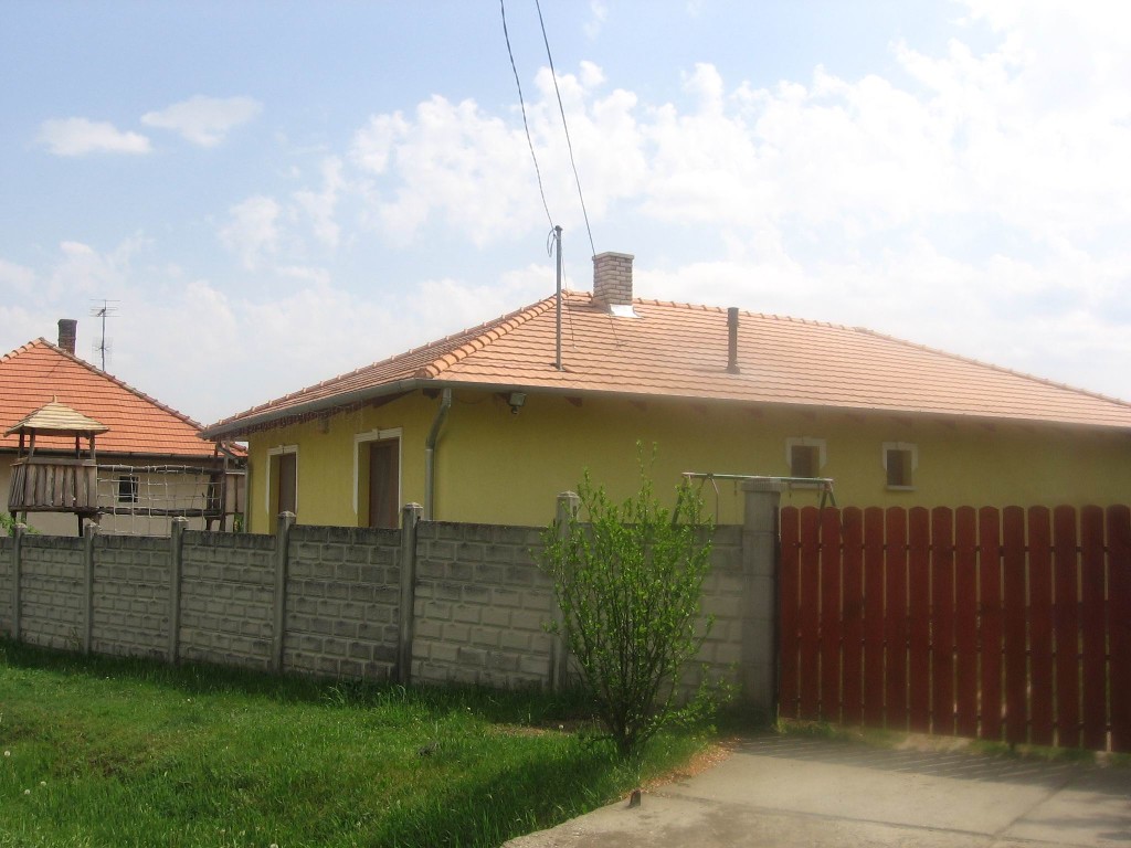 Dány, Kisköz utca 16/a.: 30 240 375 Ft – árverés