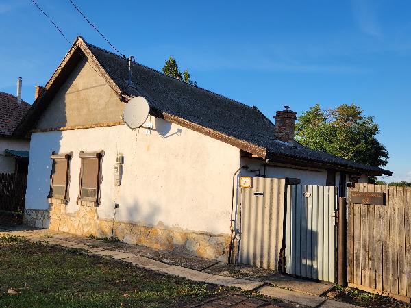 Magyarbánhegyes, Szent István utca 28: lakóház · 700 000 Ft – árverés