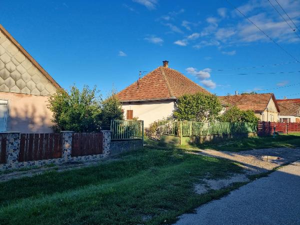 Sárbogárd, Deák Ferenc utca 42.: lakóház · 800 000 Ft – árverés