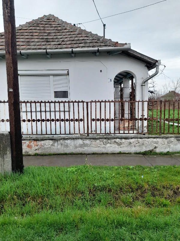 Besenyőtelek, Somogyi Béla utca 8: lakóház · 1 200 000 Ft – árverés