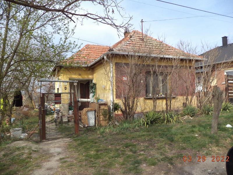 Újszász, Kastély út 20: lakóház · 225 000 Ft – árverés
