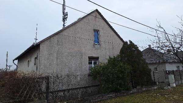 Várpalota, Pápay Zoltán utca 25.: lakóház · 6 300 000 Ft – árverés