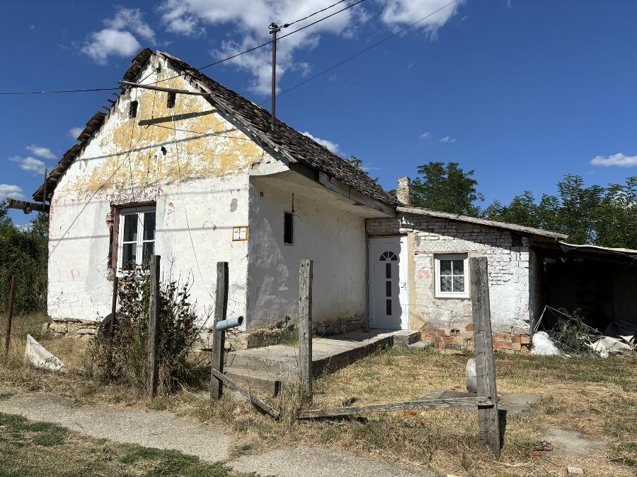 Versend, Vörösmarty utca 19.: lakóház · 1 290 000 Ft – árverés