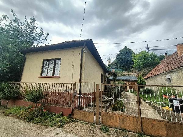 Kesztölc, Iskola utca 6.: lakóház · 700 000 Ft – árverés