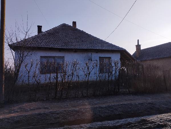 Tiszakarád, Dankó Pista utca 8. – lezárult árverés, 400 000 Ft