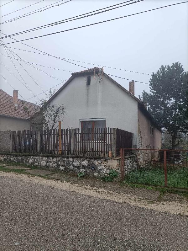 Kesztölc, Petőfi Sándor utca 29.: lakóház · 15 750 000 Ft – árverés