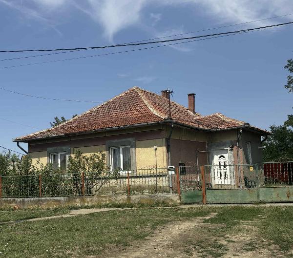 Biharnagybajom, Árpád út 3