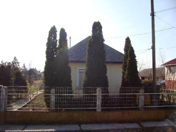 Kesznyéten, Táncsics utca 48.: lakóház · 500 000 Ft – árverés