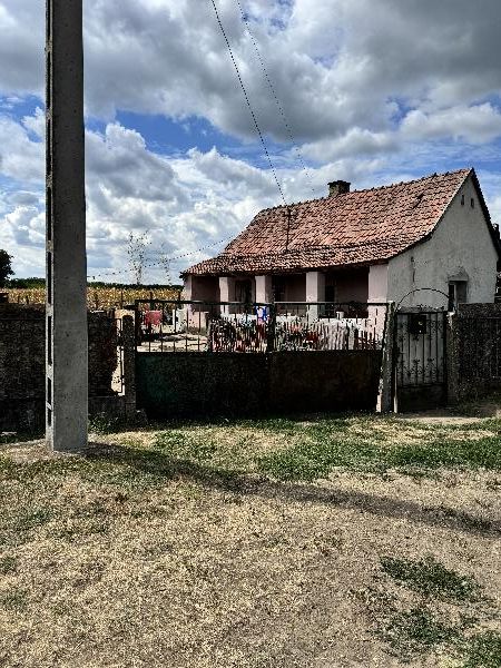 Fülöp, Tótfalu utca 9