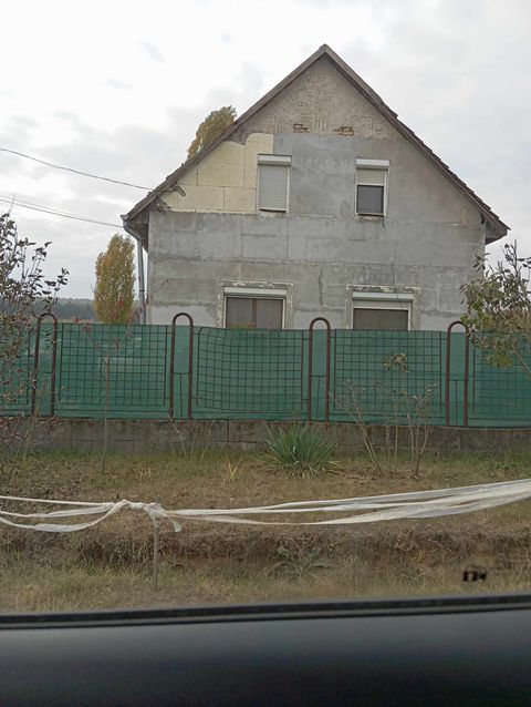 2113 Erdőkertes, Aszódi utca 35.: 3 503 850 Ft – ingatlanárverés
