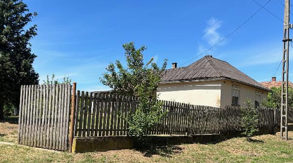 Kenézlő, Szent István út 26.: lakóház · 900 000 Ft – árverés