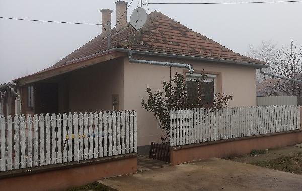Berettyóújfalu, Akácos utca 25.: lakóház · 247 335 Ft – árverés