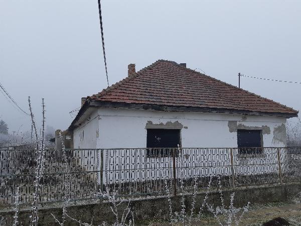 Nyáregyháza, Ady Endre út 23.: lakóház · 826 875 Ft – árverés